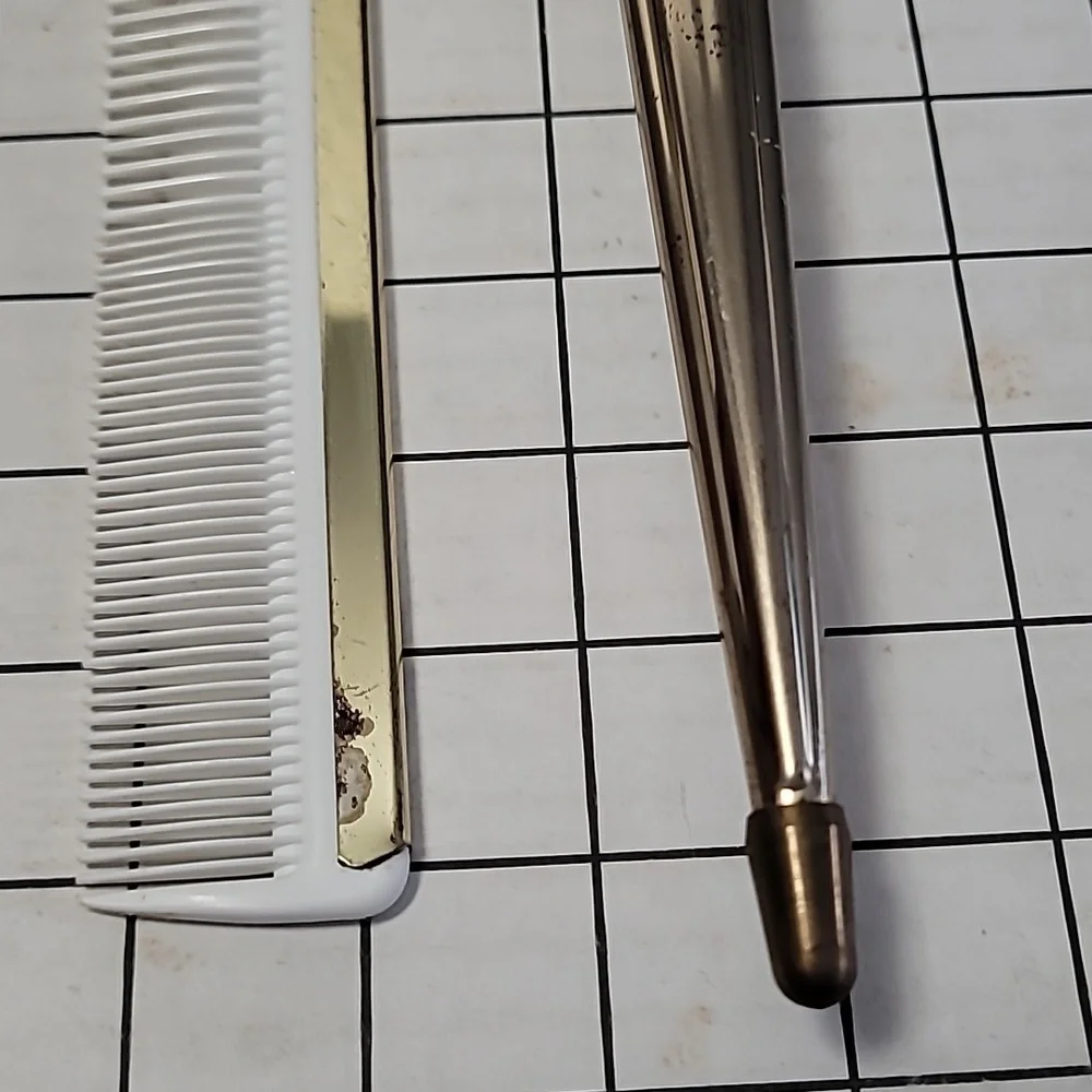 Vintage Brush and Comb Set‎